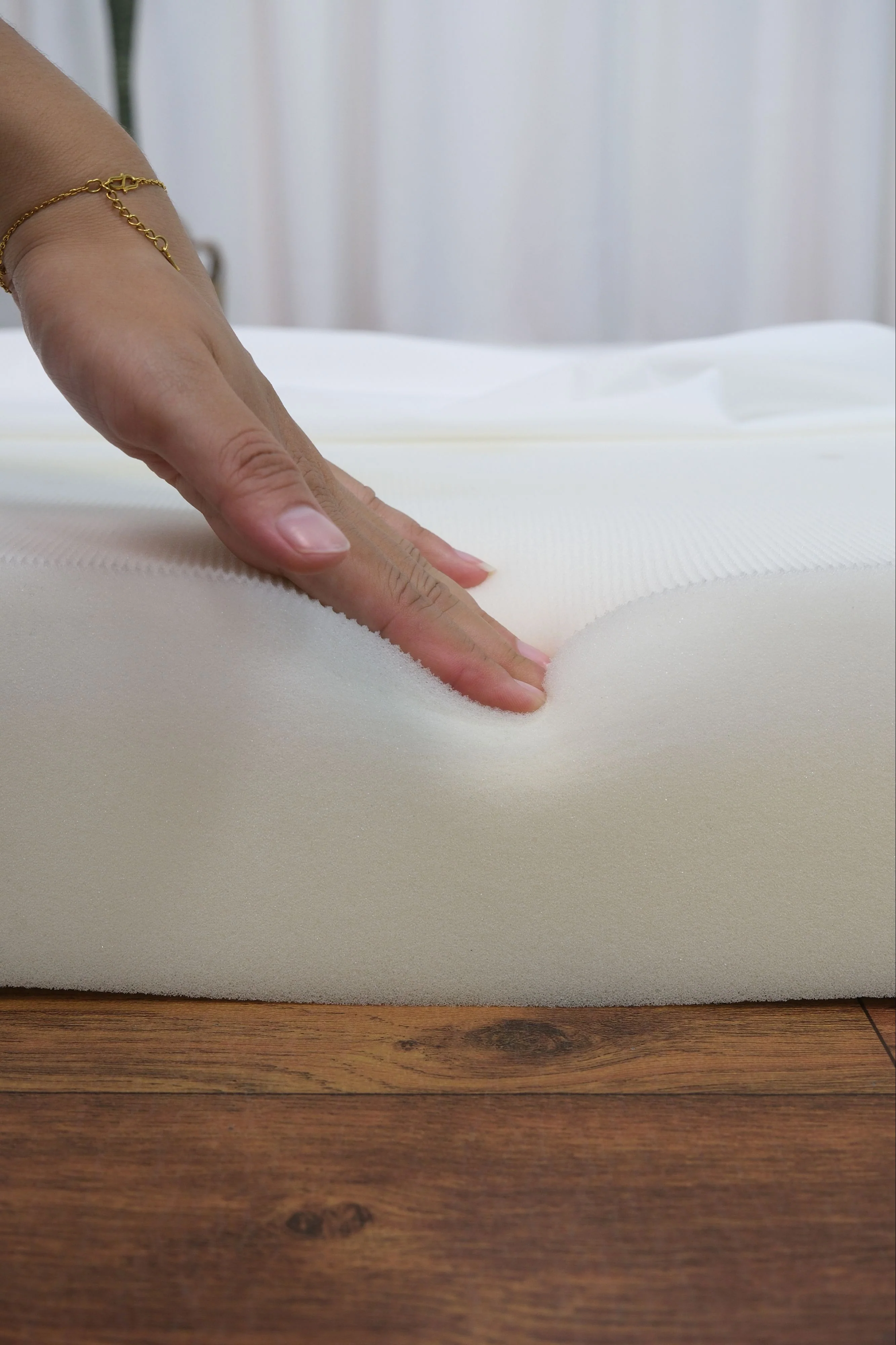 The Luxe Bouclé Restorative Pet Bed - Image 5