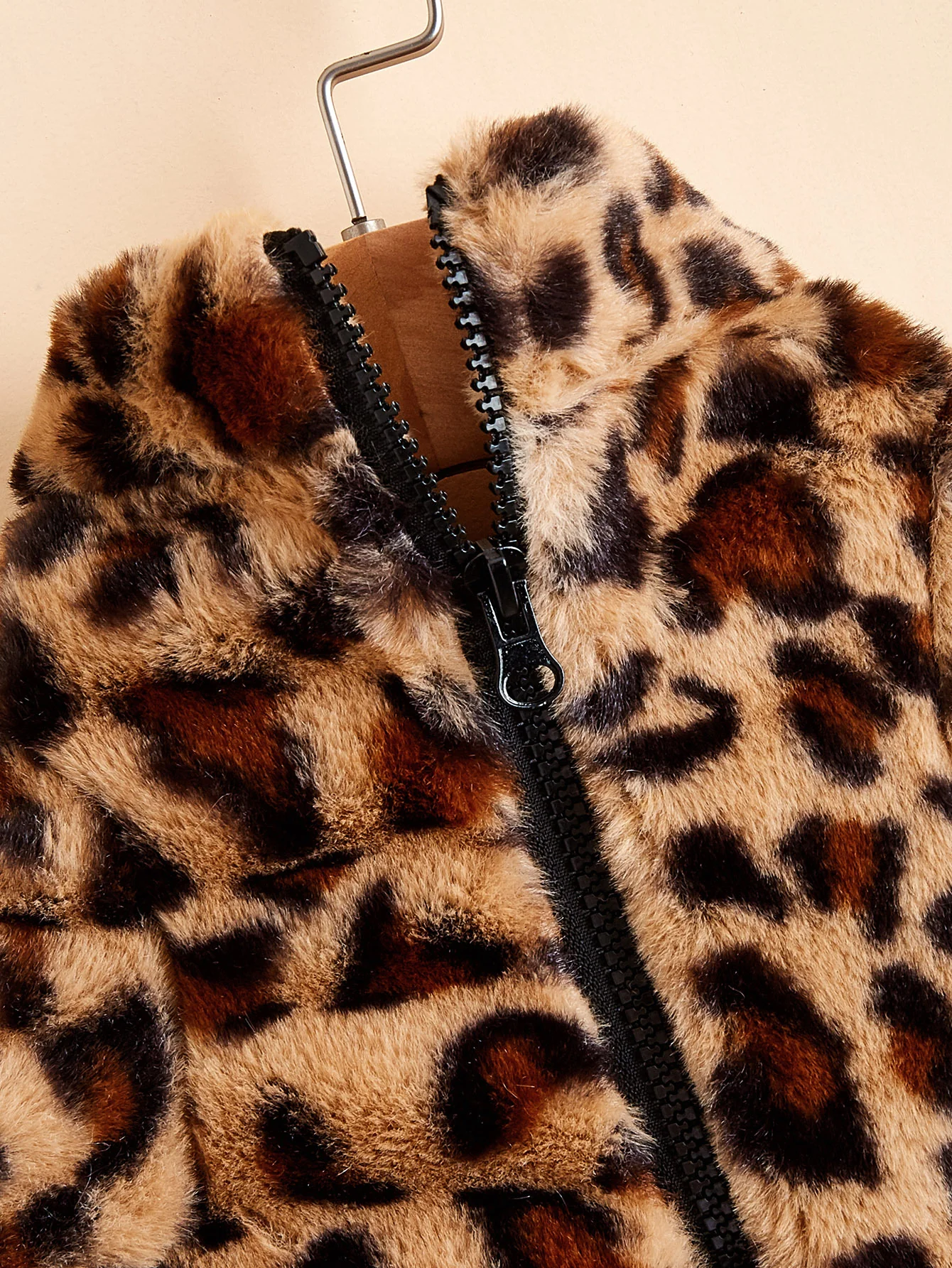 Warm Leopard Print Dog Clothes Jacket - Stylish and Cozy Pet Outerwear for Chilly Days - Image 5